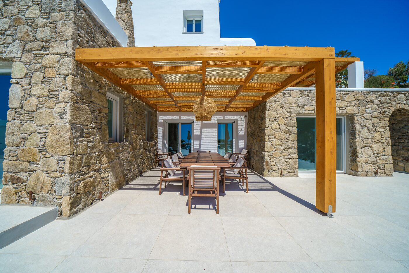 Pergola-shaded outdoor dining table at the Primadonna estate