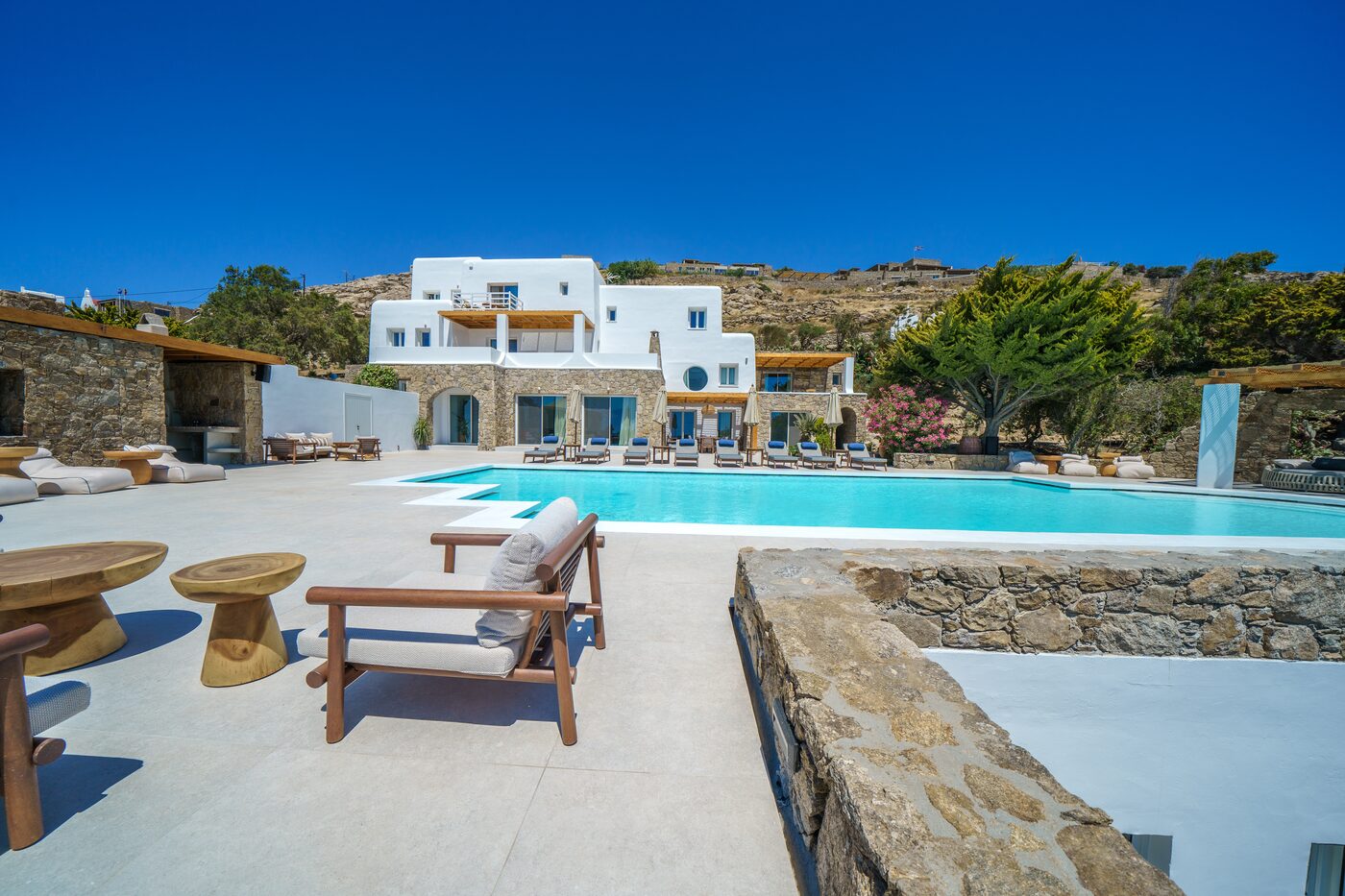 Villa Primadonna infinity pool and whitewashed villa facade