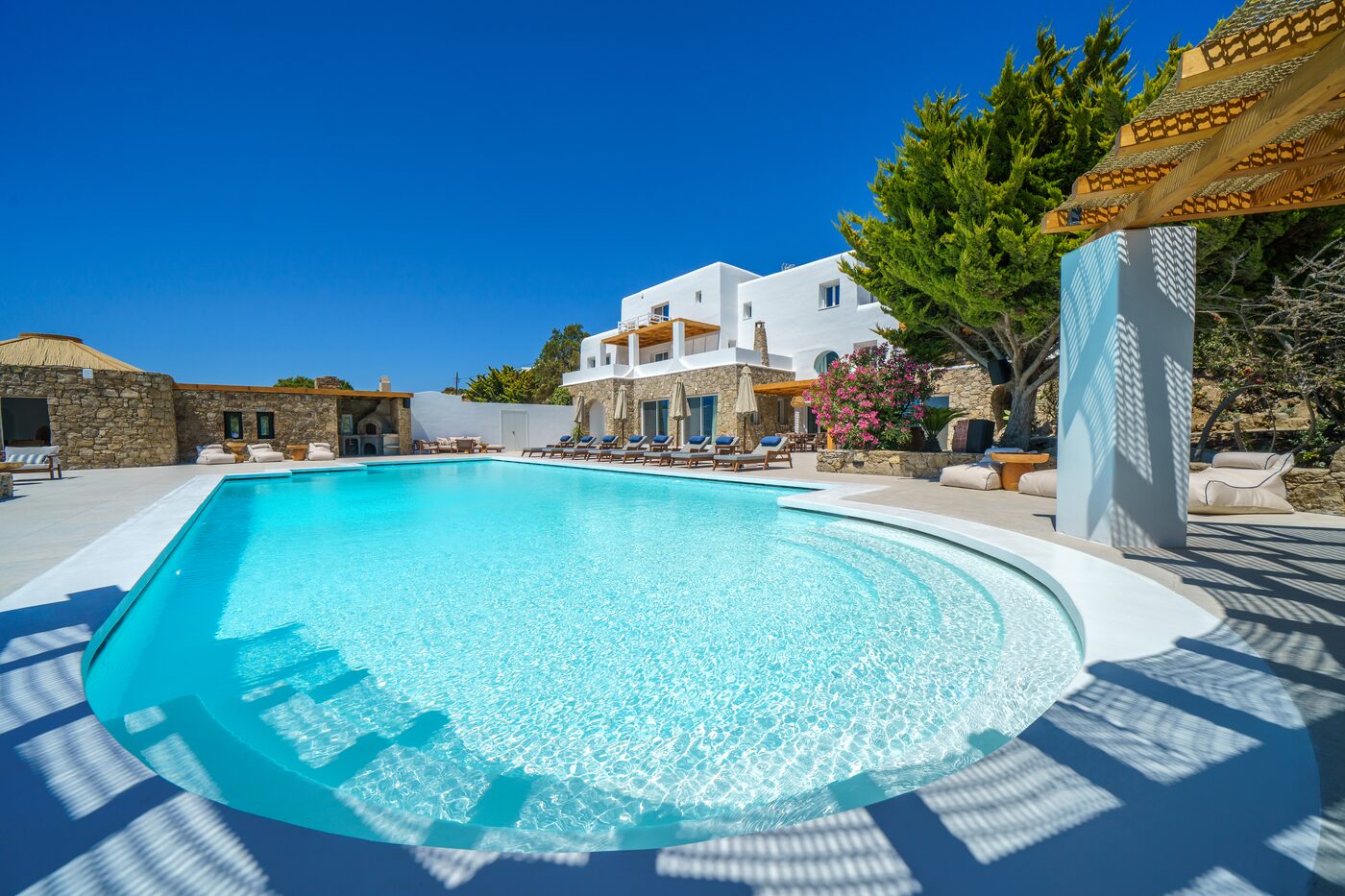 Villa Primadonna round infinity pool overlooking the Mykonian hillside