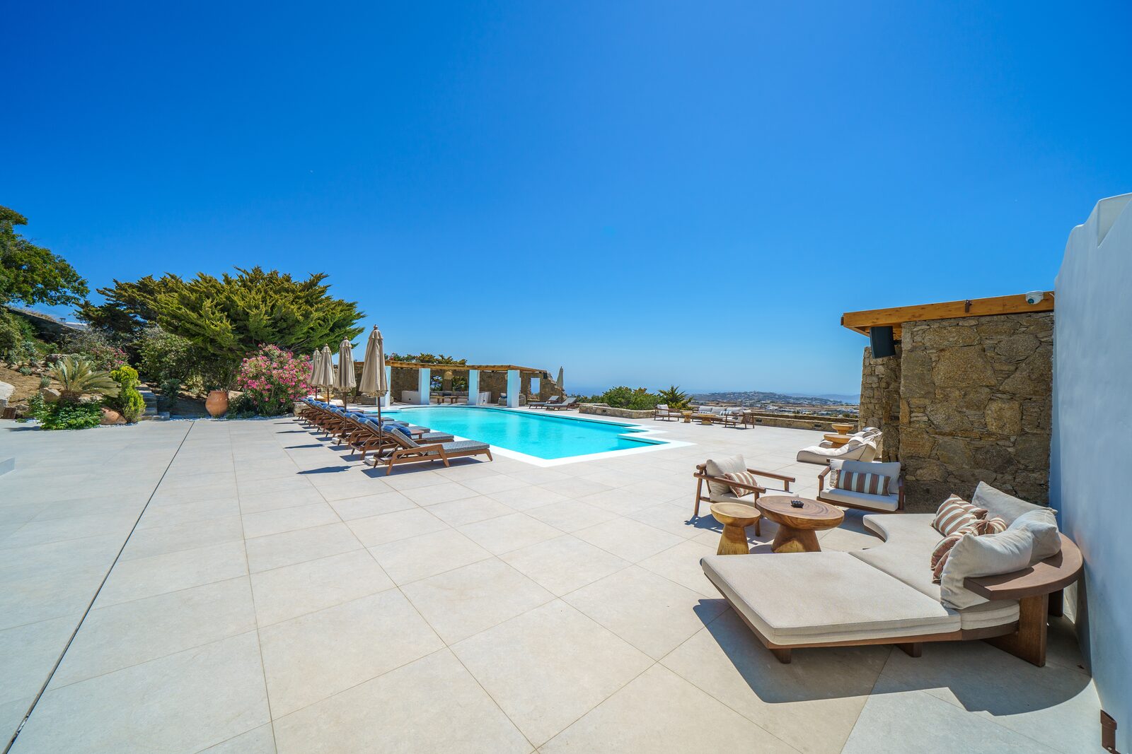 Villa Primadonna exterior and Mykonian hillside views